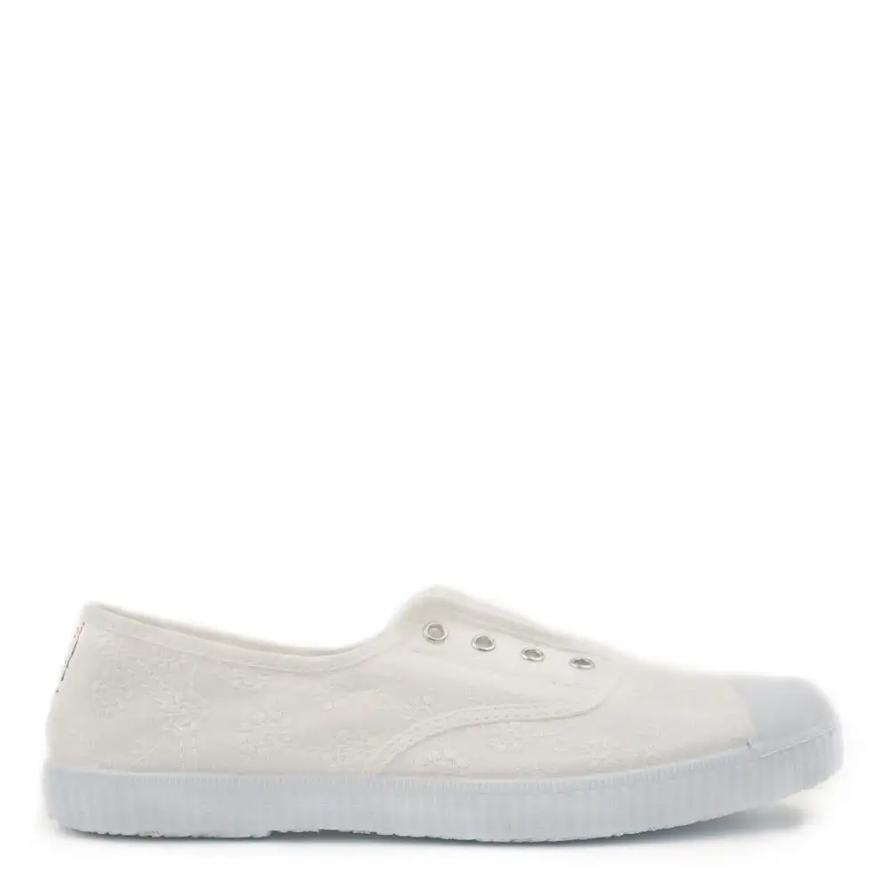 (70998-05) Cienta slip-ons - white flowers